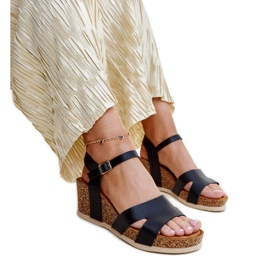 Czarne sandałki na korkowej koturnie Gabera