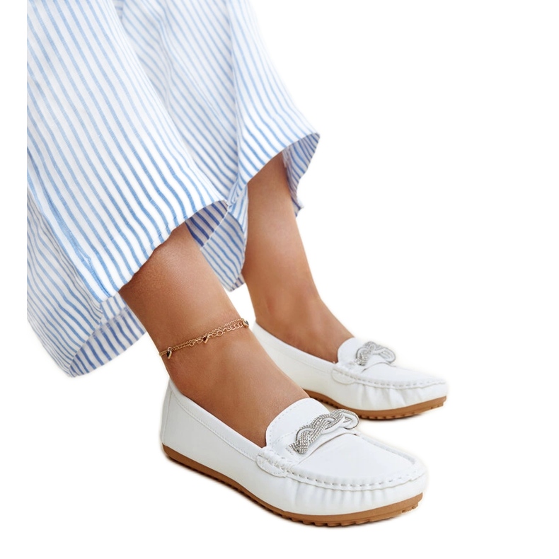 Białe mokasyny zdobione cyrkoniami Adiba