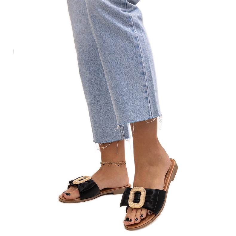 Czarne klapki z klamerką Limera