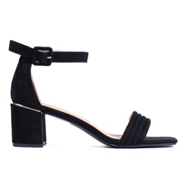 Zamszowe czarne sandały na słupku