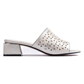 Ażurowe srebrne klapki na niskim słupku srebrny