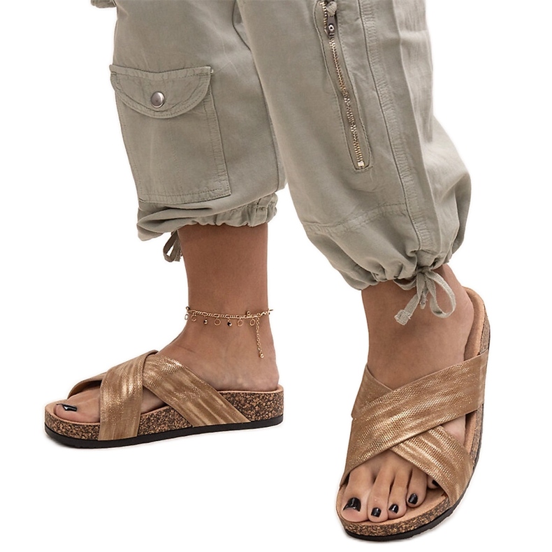 Kapki na korkowej podeszwie z połyskiem Ribera brązowe