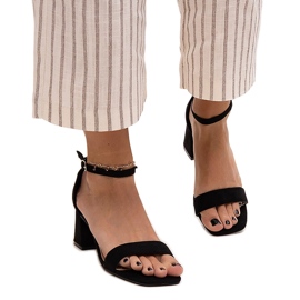 Czarne sandały na słupku Issa