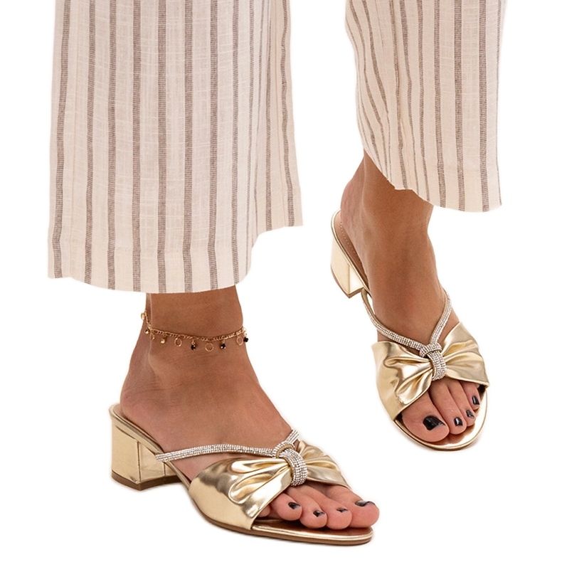 Klapki na słupku zdobione cyrkoniami Anbrani złoty