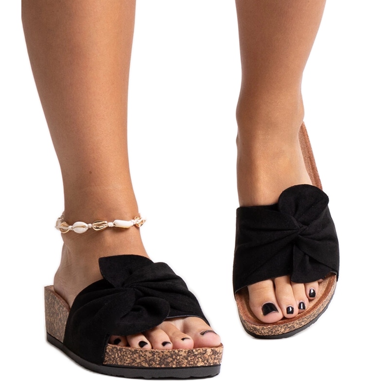 Czarne klapki na korkowej koturnie Ghaza