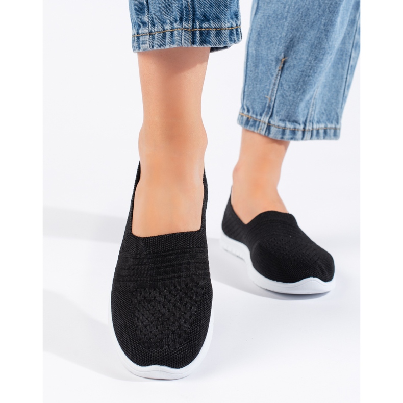 Czarne sportowe obuwie slip on