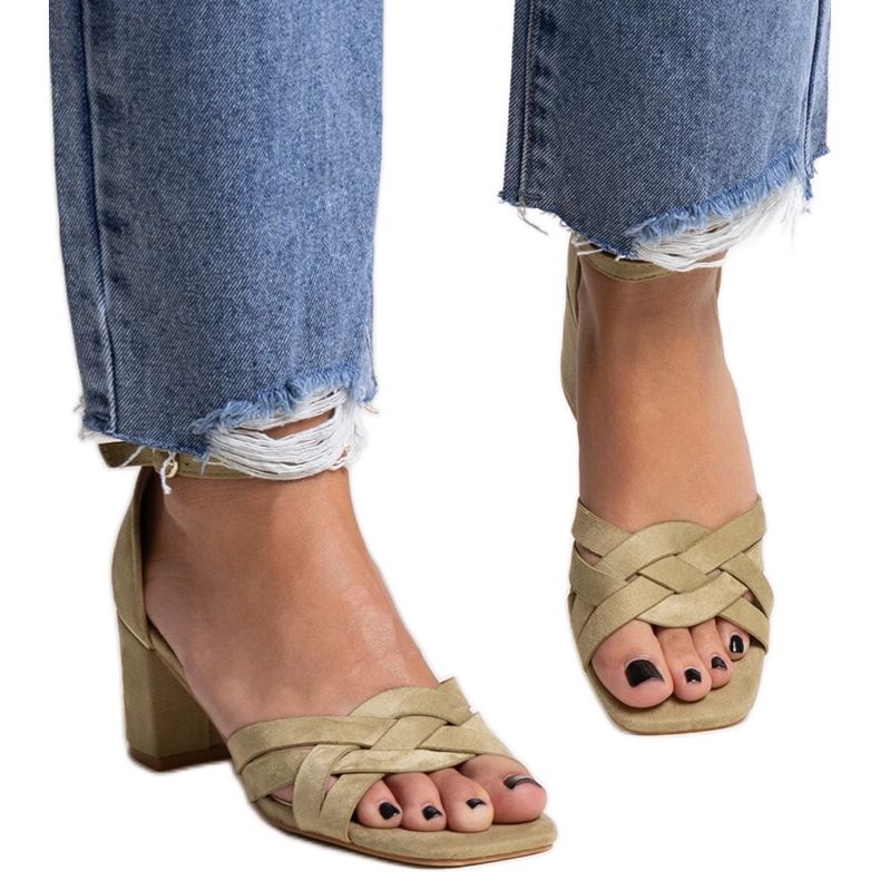 Zielone sandałki na słupku Wajda