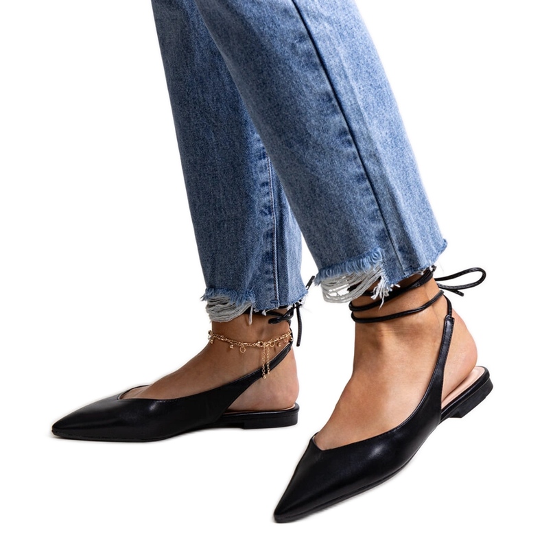 Wiązane czarne balerinki z eko skóry Batra