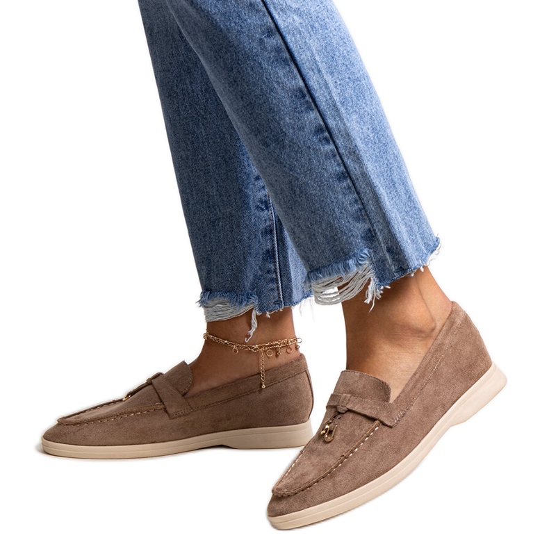 Ciemnobrązowe mokasyny z metalową zawieszką Fiorano beżowy