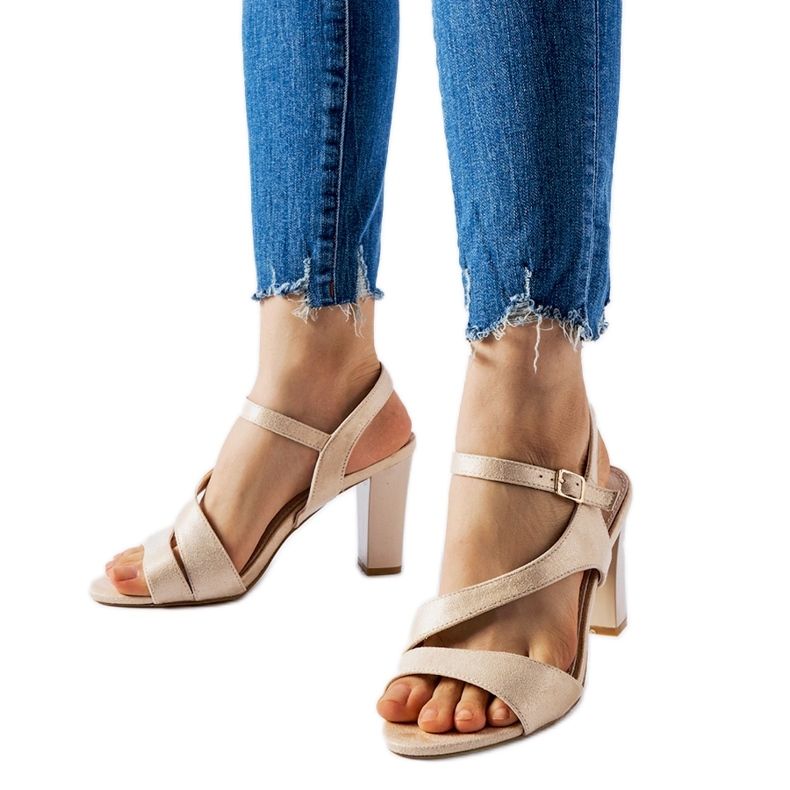 Beżowe sandały na słupku Murdock beżowy