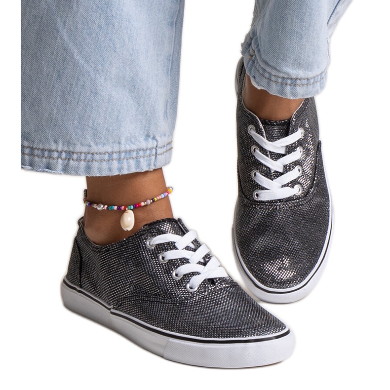 Czarne błyszczące trampki Carroline