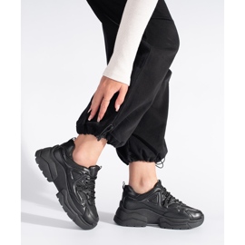 Czarne sneakersy na grubej podeszwie