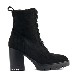 Czarne zamszowe botki wiązane