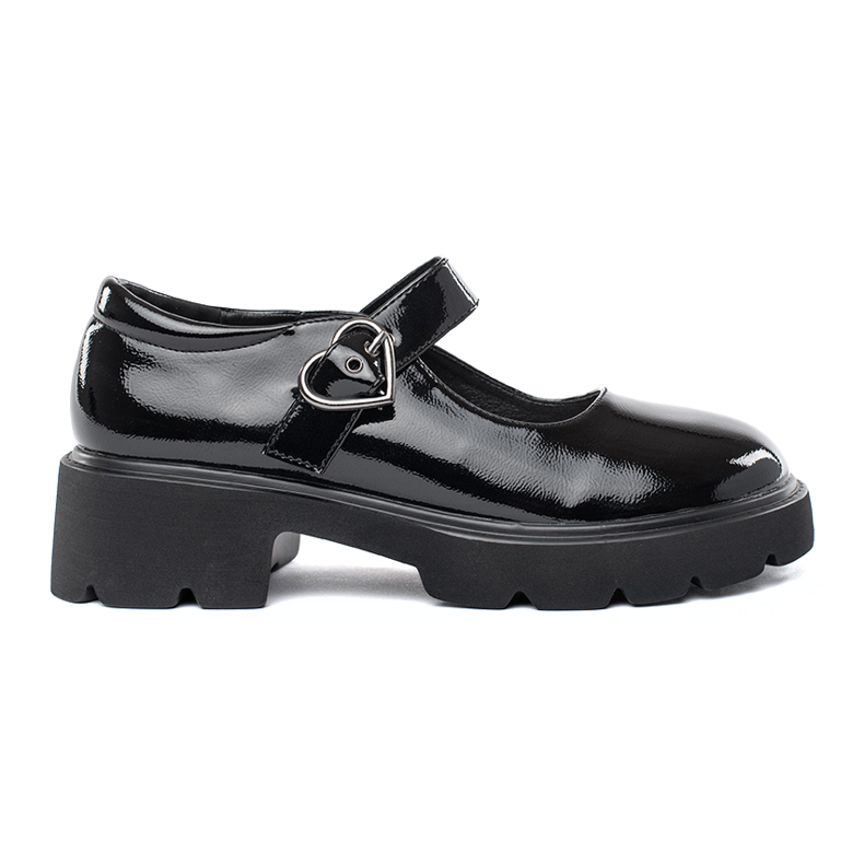 Lakierowane czarne loafersy na grubej podeszwie