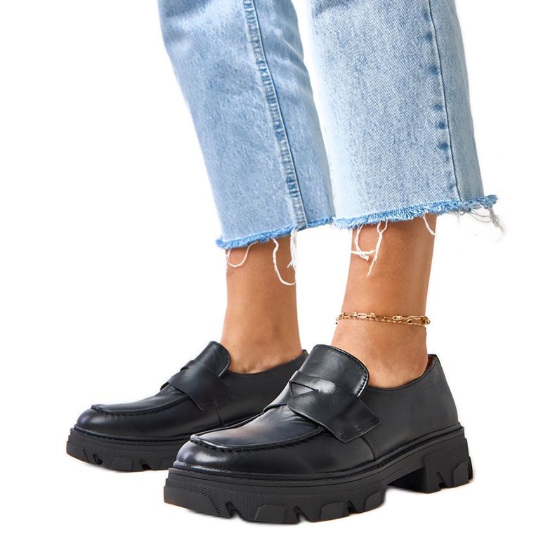 Czarne półbuty z eko skóry Kirna