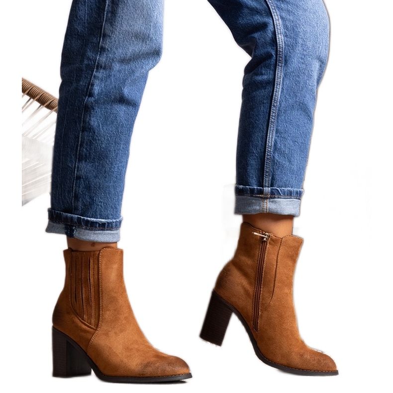 Brązowe botki na słupku Fikriya