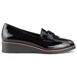 Czarne lakierowane czółenka na niskiej koturnie