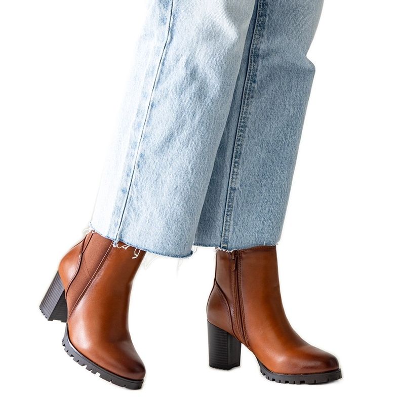 Brązowe botki na słupku z eko skóry Zinah