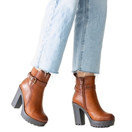 Brązowe botki na wysokim słupku Lubena