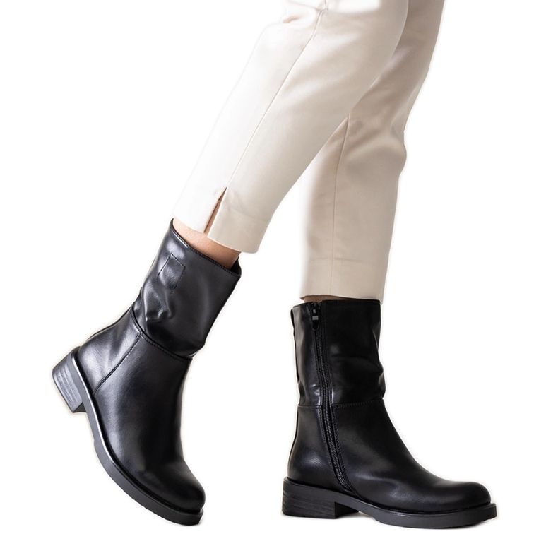 Czarne klasyczne botki z eko skóry Atiena