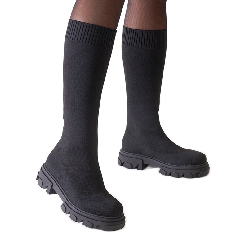 Czarne kozaki materiałowe na platformie Nazira