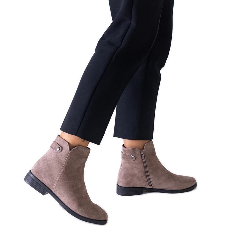 Brązowe klasyczne botki z eko-zamszu Pereia