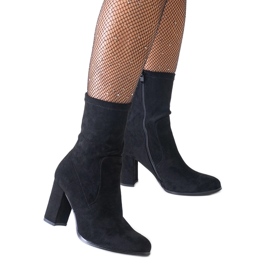 Czarne dopasowane botki na wysokim słupku eko-zamsz Haner