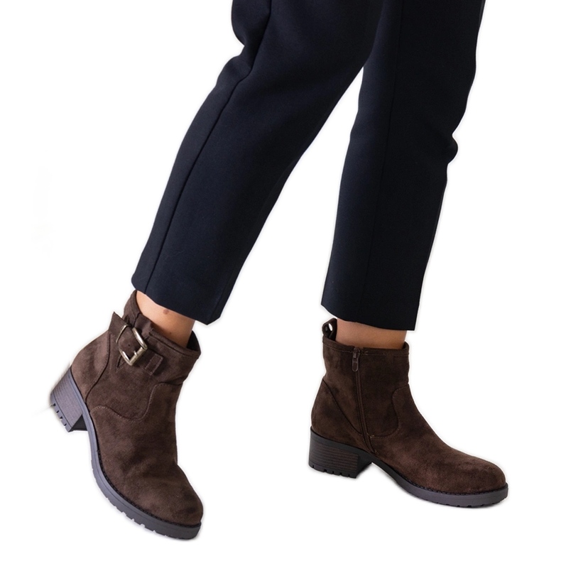 Brązowe botki z metalową wstawką na niskim słupku eko-zamsz Nadiara