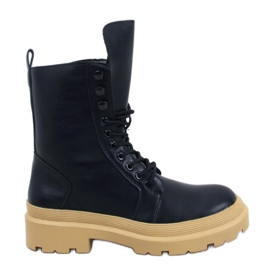 Botki sznurowane na protektorze czarne