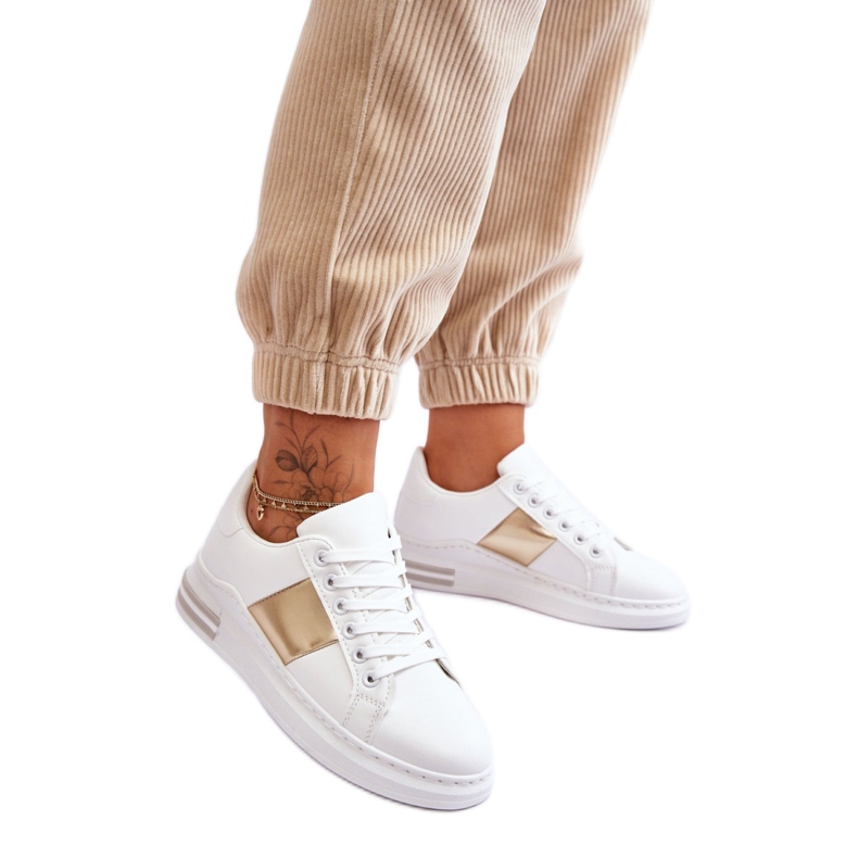 Buty Sportowe Model Follow Me 2256 White/Gold - Step in style białe