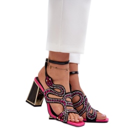 Sandały damskie ze zdobieniem na słupku czarne