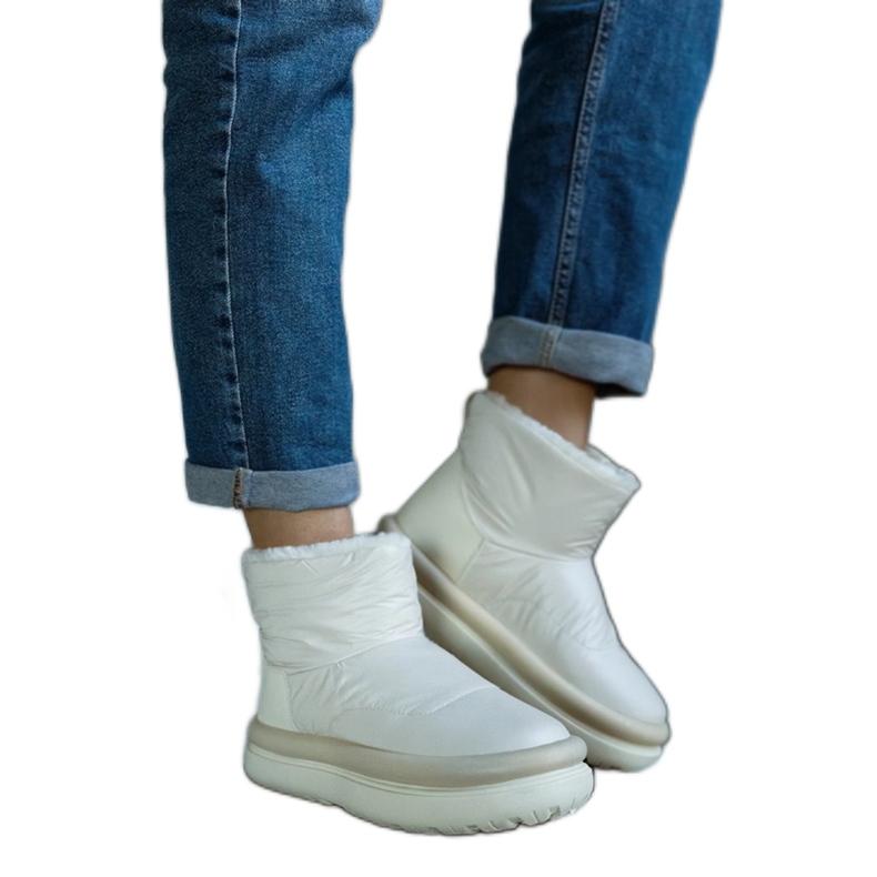 Beżowe ciepłe śniegowce na platformie Cores beżowy