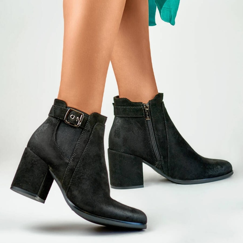 Botki damskie na słupku zamszowe czarne 260041B-SU