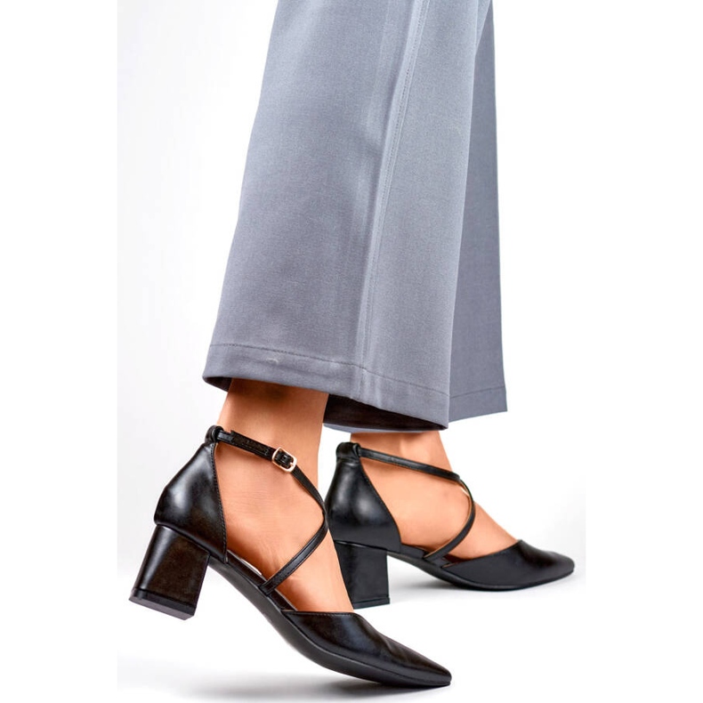 Czółenka damskie z paseczkami na niskim słupku czarne GD-FL1150B