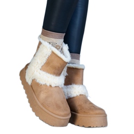 Ciemnobeżowe ekozamszowe śniegowce na platformie zdobione futrem Peters beżowy