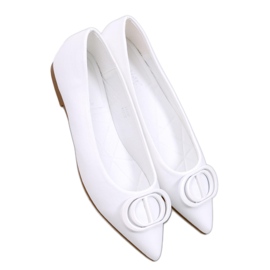 Baleriny z migdałowymi noskami White białe