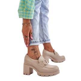 Półbuty Model 20097 Beige Lakier beżowy