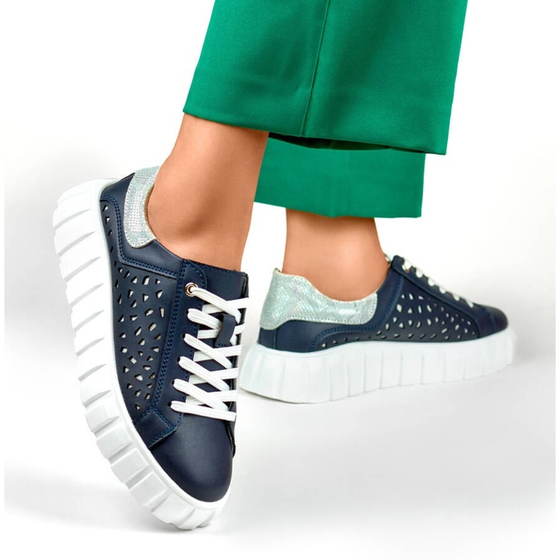 Skórzane półbuty perforowane na platformie granatowe GD-XF72N niebieskie