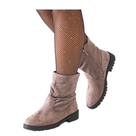 Brązowe marszczone botki z eko-zamszu Hinda - Solea