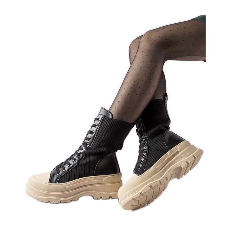 Czarne skarpetowe botki jasna podeszwa