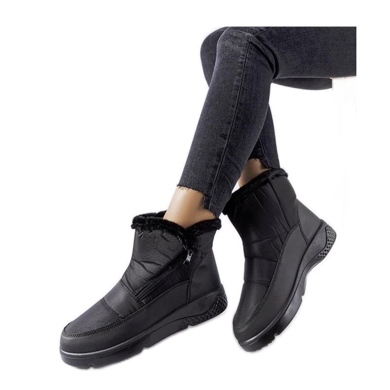 Czarne ocieplane śniegowce z suwakiem