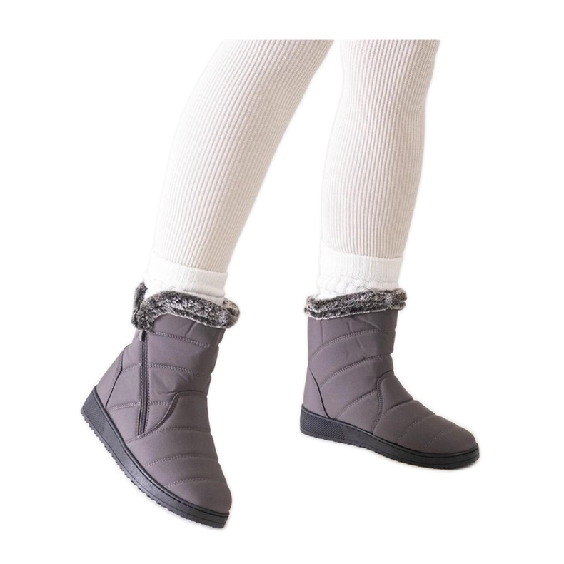 Szare śniegowce zdobione futerkiem