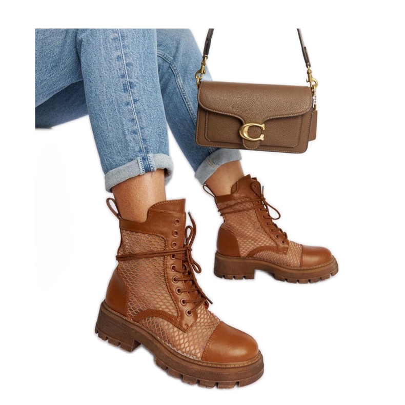 Brązowe prześwitujące trapery