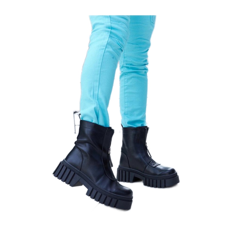 Czarne ocieplane botki na zamek