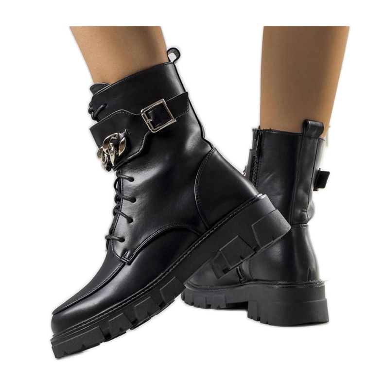 Czarne ocieplane traperki