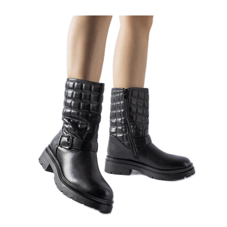 Czarne botki z pikowana cholewką