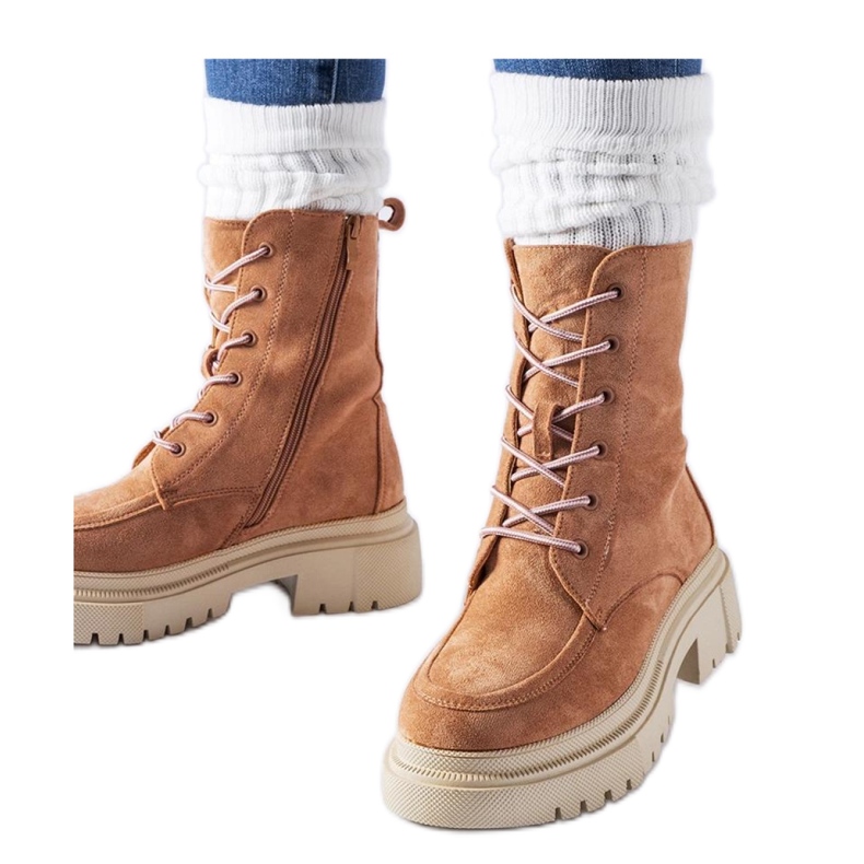 Trapery na masywnej podeszwie Riel czerwone