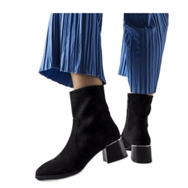 Czarne botki z perforowaną cholewką Cavallo - Solea