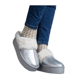 Srebrne kapcie na platformie ozdobione futerkiem z gumką przy pięcie Asza - Solea szare