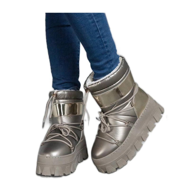 Złote śniegowce na platformie z lakierowanymi wstawkami Losta - Solea